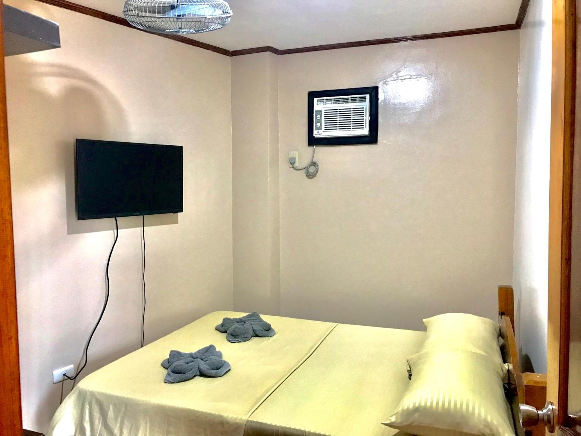 Badladz Staycation Condos Puerto Galera Esterno foto