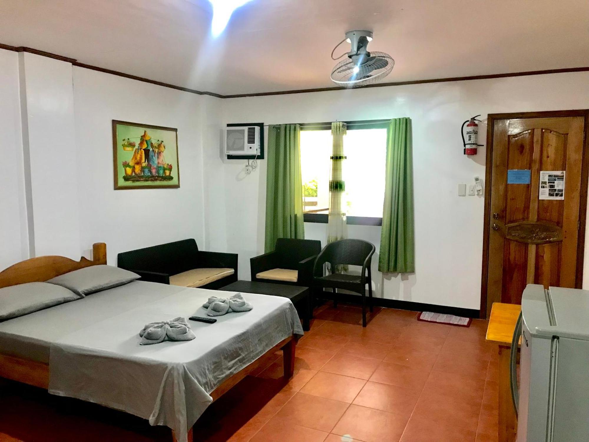 Badladz Staycation Condos Puerto Galera Esterno foto