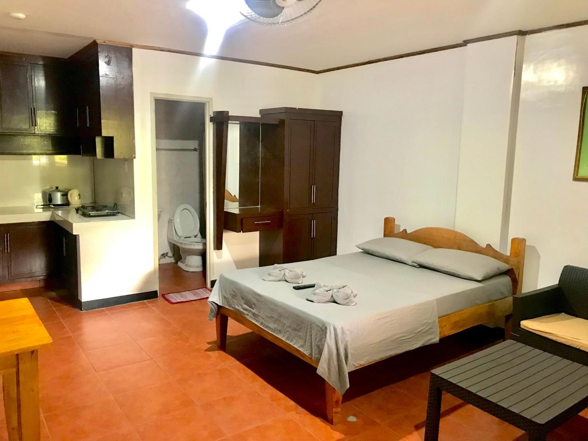 Badladz Staycation Condos Puerto Galera Esterno foto