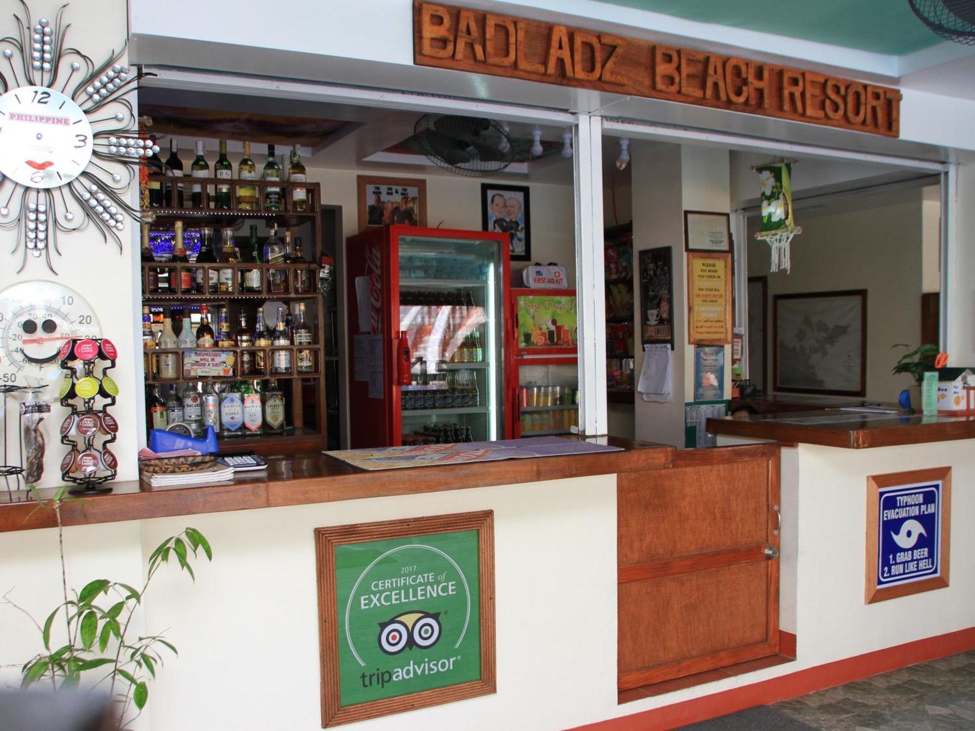 Badladz Staycation Condos Puerto Galera Esterno foto